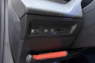 Peugeot 408 1.6 HYbrid 225 e-DSC7 Allure DEMO ZONDER KMS! l Wireless Apple Carplay & Android Auto l Digitale Cockpit l DAB l Bluetooth l PDC l LED verlichting l Lichtmetalen Velgen / 31