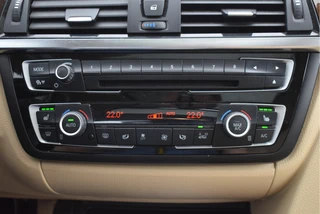 BMW 3 Serie Touring 320i xDrive High Executive M 184 pk  | Vol | HUD | Elekt.haak | Keyless | Open dak | Camera | LED/Xenon | LM-Velgen 19" / 23