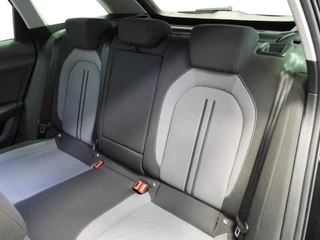 SEAT Leon Sportstourer 1.0 eTSI Aut. Style Business Intense NAVI/CAMERA/LED/TREKH./17"LMV! / 27