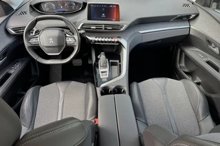 Peugeot 3008 1.2 PureTech Allure / 4