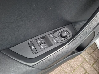 Škoda Karoq 1.5 TSI ACT Style Pano 360° Carplay Trekhaak Business Sportline / 16