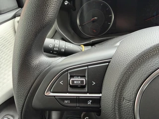 Suzuki Swift 1.2 Comfort Smart Hybrid / 13