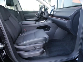 Leapmotor C10 Design 69.9 kWh | uit Voorraad leverbaar | Panoramadak | Elektrische achterklep | 20inch velgen | Camera voor en achter | Lederen bekleding / 18
