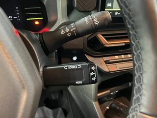 Dacia DUSTER 1.6 Hybrid 140 Extreme NL auto / Eerste eigenaar / Automaat / 16