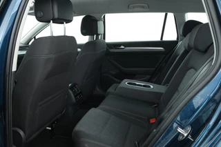 Volkswagen Passat Variant 1.6 TDI Comfort Business  Automaat, Navigatie, Apple carplay, Climate, / 39