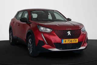Peugeot e-2008 EV Active Pack 50 kWh Apple CarPlay Climate Control 16" / 2