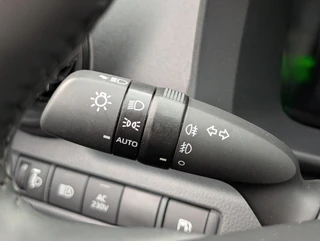 Toyota C-HR 2.0 Plug-in Hybrid 220 Dynamic STUUR- & STOELVERWARMING PARKEERSENSOREN V+A DODEHOEKDETECTIE / 21