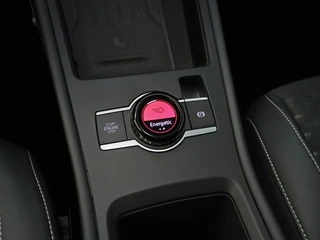 Volkswagen T-Roc 1.5 eTSI R-Line Elek. Trekhaak | Stuur-/stoelverwarming | Verlichte logo's / 51