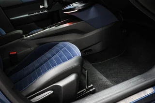 Lancia Ypsilon Edizione Cassina Limitata 51 kWh | NAVIGATIE | MASSAGE | DRAADLOZE LADER | DAB | 360 CAMERA / 14
