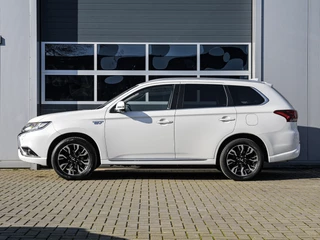 Mitsubishi Outlander 2.0 PHEV instyle | Leder | Xenon | 360 camera | Keyless | Stoelverwarming | PDC v+a / 5