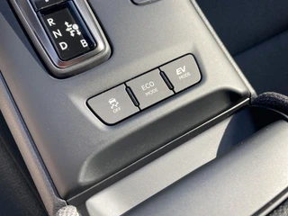 Lexus LBX 1.5 2WD / 22