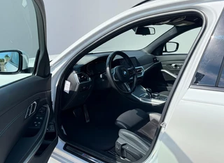 BMW 3-serie Touring 330e M sport ACC Trekhaak / 14