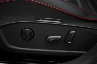 Volkswagen Golf 2.0 TSI GTI  Akrapovič Panoramadak Harman&Kardon Sterrenhemel 19''LM / 14