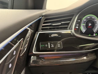 Audi Q8 60 TFSI e quattro Pro Line S Competition ACC Panoramadak 4 Wiel besturing / 20