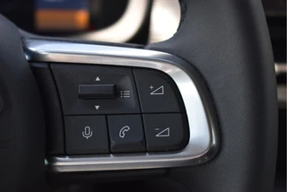 Jeep Avenger 1.2 Longitude Infotainment & Convenience pack | Keyless | DAB | Camera | Nav | Carplay | ADAS | Full LED | 4-Seasons / 49