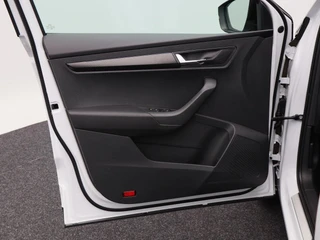 Skoda Karoq 1.5 TSi 150 Pk Automaat Sportline Business | Trekhaak | Stoel/Stuurverwarming | Panorama dak | Matrix LED | Camera | CarPlay | Parkeersensoren | 18 Inch | 50.137 Km !! / 20