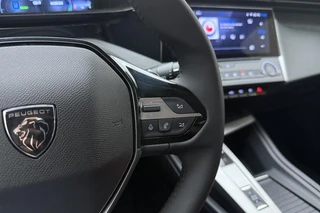 Peugeot 408 1.6 HYbrid 225 e-DSC7 Allure DEMO ZONDER KMS! l Wireless Apple Carplay & Android Auto l Digitale Cockpit l DAB l Bluetooth l PDC l LED verlichting l Lichtmetalen Velgen / 29
