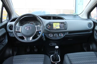 Toyota Yaris 1.3 VVT-I ASPIRATION Navigatie / Trekhaak / Cruise control / 22