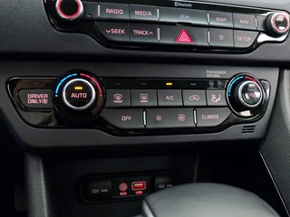 Kia Niro 1.6 GDi Hybrid DynamicLine | Trekhaak | All-seasonsbanden | Navigatie / 40
