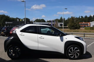 Toyota Aygo X PULSE NL-AUTO 1E EIGENAAR CLIMA NAVI APPLE/ANDROID LM-VELGEN ALL-SEASON PRIVACY-GLASS / 8