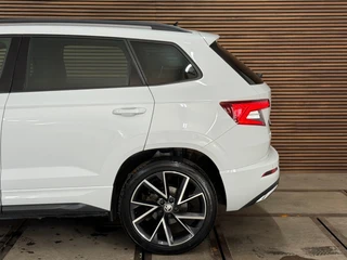 Skoda Karoq 1.5 TSI DSG 4x4 Sportline Business | 1800KG Trekgewicht | Carplay | Sportstoelen | Camera / 38