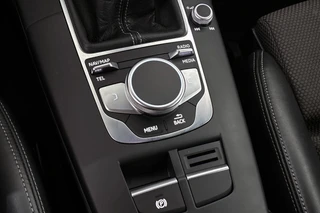 Audi A3 Sportback 30 TFSI Advance Sport S-Line Trekhaak Stoelverwarming Navi Virtual / 33