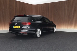 Volkswagen Passat Variant 1.5 TSI 150pk DSG 2x R-Line Panoramadak Leder Camera Stoelverwarming Virtual Cockpit / 10