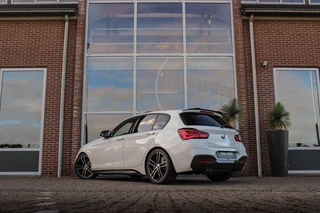BMW 1-serie 120i Edition M Sport Shadow High Executive | 2e eigenaar | Driving Assistant | Schuif-/kanteldak | Camera | Harman Kardon | Keyless entry | LED | M sport remmen | PDC / 5