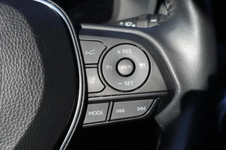 Toyota RAV4 2.5 HYBRID AWD DYNAMIC ANDROID/APPLE STOEL/VOORRUITVERW. LM-VELGEN P-SENSOREN CAMERA AD-CRUISE / 20