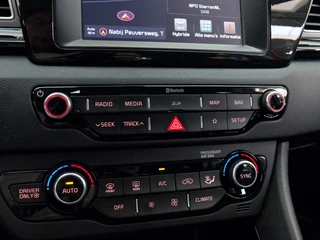 Kia Niro 1.6 GDi Hybrid DynamicLine | Trekhaak | All-seasonsbanden | Navigatie / 39