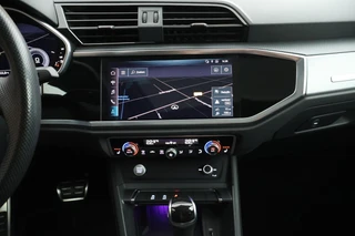 Audi Q3 40 TFSI 190pk quattro edition one Trekhaak Camera Keyless Virtual Cockpit Panoramadak Navigatie S-Line / 17