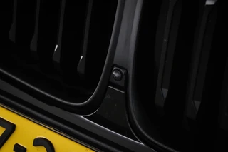 BMW X5 xDrive50e M-Sport | PANORAMADAK | HEAD UP | HOUTAFWERKING | ACHTERBANKVERWARMING | TREKHAAK | 360 CAMERA | 21" / 25
