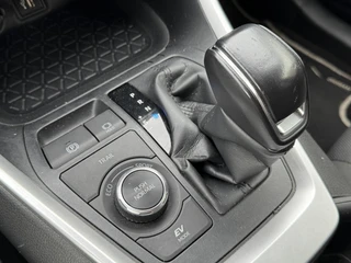 Toyota RAV4 2.5 Hybrid AWD DYNAMIC 1650KG TREKGEW STOELVERW PARK-SENSOREN NAVI CAMERA APPLE/ANDROID LM-VELGEN / 26