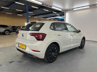 Volkswagen Polo 1.0 MPI Life / 4