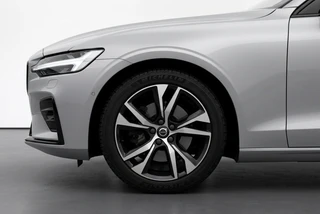 Volvo V60 B4 MHEV Ultimate Dark 197PK Pano l Harman l Leder l 360° | HUD | Winterpakket / 9