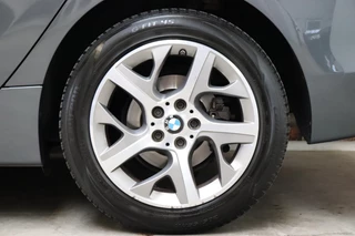 BMW 2 Series Active Tourer 218i Executive Automaat  / Trekhaak / Parkeersensoren / Stoelverwarming / Navigatie / Cruise Control / Bluetooth / Climate Control / LED / Sportstoelen / Multifunctioneel Stuurwiel / 17 Inch / 12