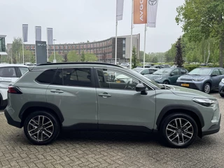 Toyota Corolla Cross 2.0 Hybrid 180 DYNAMIC NIEUW DIRECT LEVERBAAR! BLIND SPOT STOEL/STUURVERW KEYLESS 18'' LM-VELGEN APPLE/ANDROID NAVI CLIMA AD-CRUISE PARK-SENSOREN / 7