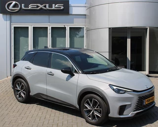 Lexus LBX 1.5 Emotion 2WD / 2