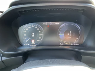Volvo XC40 1.5 T4 Recharge R-Design Pano Leer H/K Camera Stoel/Stuurverw Led Carplay Plug-in PHEV / 35