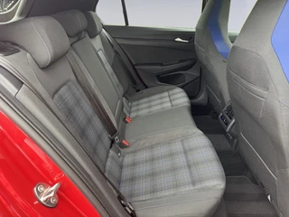 Volkswagen Golf 1.5 eHybrid GTE / 5JR Garantie / Pano / Trekhaak / Matrix / Keyless / 360 / HUD / Travel / 15