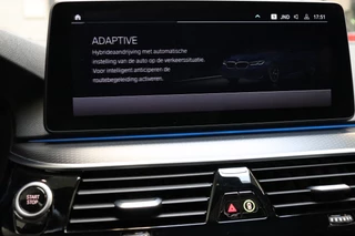 BMW 5 Serie Touring 530e High Executive M Sport Pakket Automaat  / Live Cockpit Professional / SOH 87% / Panoramadak / Trekhaak / Driving Assistant Professional / Comfortstoelen / Laserlight / Head-Up Display / Adaptief Onderstel / DAB / Parking Assistant / Hifi / 37