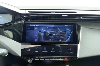 Peugeot 308 1.2 Hybrid 145 e-DCS6 Allure AGR l Stoelverwarming l 360 Camera l PDC l Wireless Apple Carplay & Android Auto l Navigatie l Draadloze Telefoonlader l Lichtmetalen Velgen l LED l Adaptive Cruise Control / 28