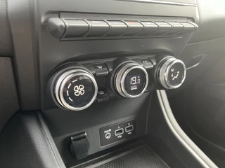 Renault Captur 1.0 TCe 100 Intens  | NL Auto | Navigatie | Climate Control | Parkeersensoren | Keyless | Lichtmetaal | Apple CarPlay / Android Auto / 18