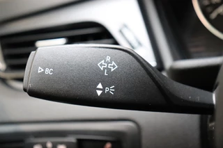 BMW 2 Series Active Tourer 218i Executive Automaat  / Trekhaak / Parkeersensoren / Stoelverwarming / Navigatie / Cruise Control / Bluetooth / Climate Control / LED / Sportstoelen / Multifunctioneel Stuurwiel / 17 Inch / 31