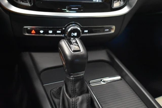 Volvo V60 2.0 T4 | Leder | Carplay | Trekhaak | Climate Control | / 19