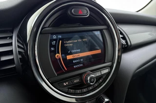 MINI 5-Deurs 1.5 Cooper 60 Years Edition Automaat | Navigatie | Climate control | Parkeersensoren |5 Deurs | Lichtmetalen velgen black | Keyless / 28