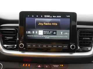 Kia Stonic 1.0 T-GDi MHEV DynamicPlusLine  - Apple Carplay/Android Auto - Cruise Control - Climate Control - Navigatie - Stuur/Stoel Verwarming - Fabrieks garantie tot 04-2032 of 150.000km fabrieksgarantie / 30