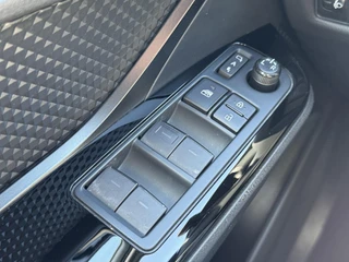 Toyota C-HR 1.8 HYBRID STYLE STOELVERW BLIND-SPOT PARK-SENSOREN NAVI APPLE/ANDROID KEYLESS 18" LM-VELGEN ALL-SEASONS / 24