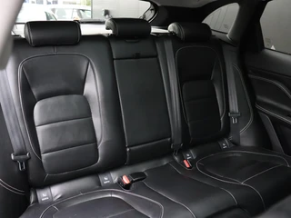 Jaguar F-PACE 2.0 Portfolio AWD 25t / 15