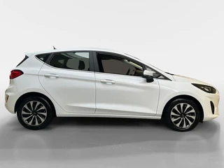 Ford Fiesta 1.0 EcoBoost Hybrid Titanium | Apple Carplay / Android Auto | Stoel + Stuurverwarming | Cruise Control | Parkeersensoren Achter | Lichtsensor | Climate Control | Verwarmbare Voorruit / 5